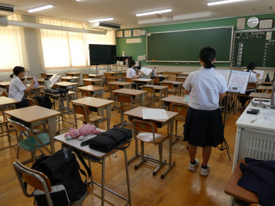 P1005449